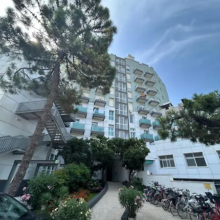 Apartment International 12 *